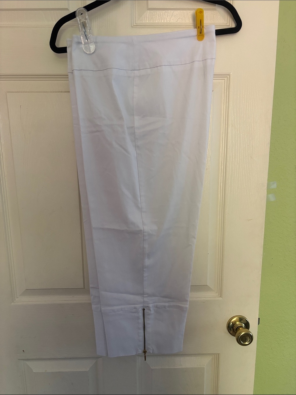 Zac & Rachel White Women's Capris with Ankle Zipper